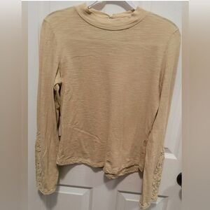 We The Free Cream Fabric Label. With decorative sleeves.. Size Medium